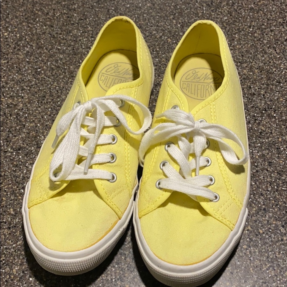🌿 Used, good condition old navy sneakers